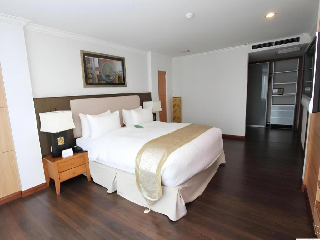 Plaza Sutera Biru Hotel Kuala Belait Zewnętrze zdjęcie