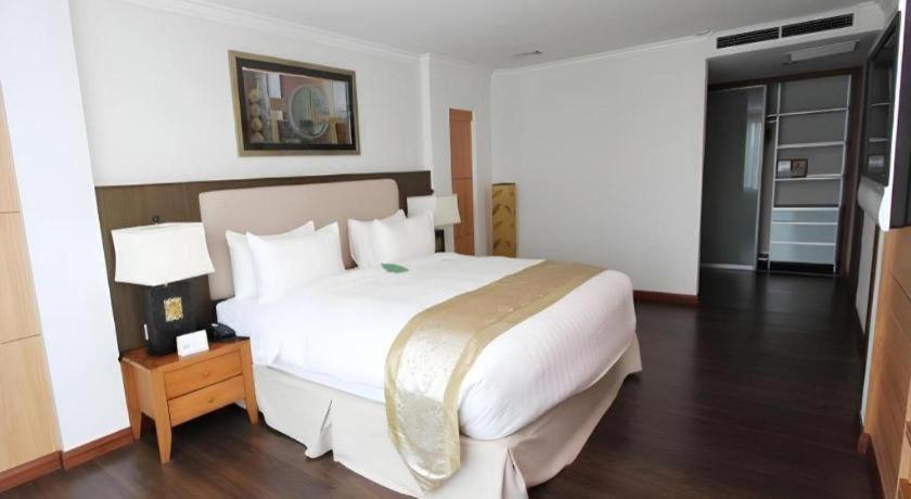 Plaza Sutera Biru Hotel Kuala Belait Zewnętrze zdjęcie